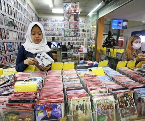 Indonesia chặn hàng nghìn trang web chia sẻ phim lậu - Anh 1
