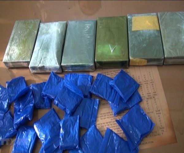 Bắt đối tượng mua bán 4 bánh heroin, 6.000 viên ma túy tổng hợp - Anh 1