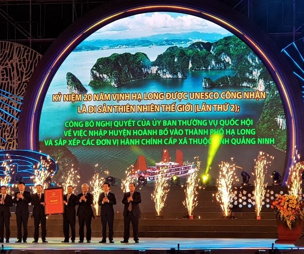 Kỷ niệm 20 năm Vịnh Hạ Long được UNESCO ghi danh là Di sản thiên nhiên thế giới (lần thứ 2) - Anh 1