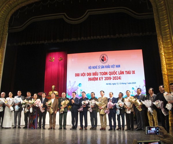 NSND Trịnh Thúy Mùi được bầu làm Chủ tịch Hội Nghệ sĩ Sân khấu Việt Nam - Anh 2