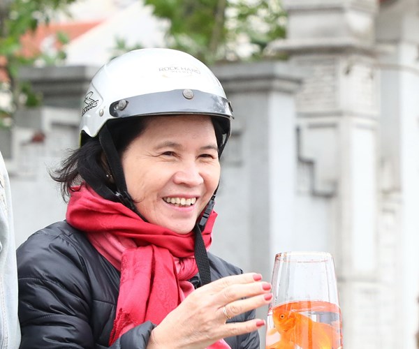 Thả cá chép ngày ông Công, ông Táo: Chung tay bảo vệ hành tinh xanh - Anh 6