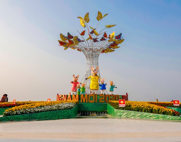 Du xuân với tượng chuột khổng lồ ở khu lấn biển Kiên Giang - Anh 2