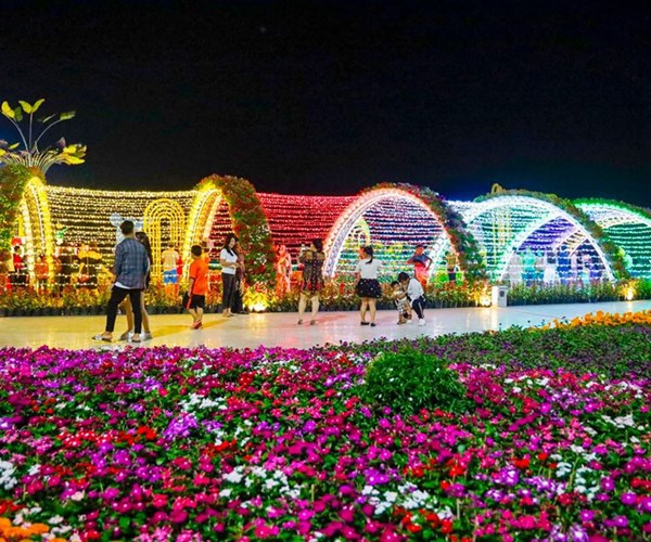 Du xuân với tượng chuột khổng lồ ở khu lấn biển Kiên Giang - Anh 4