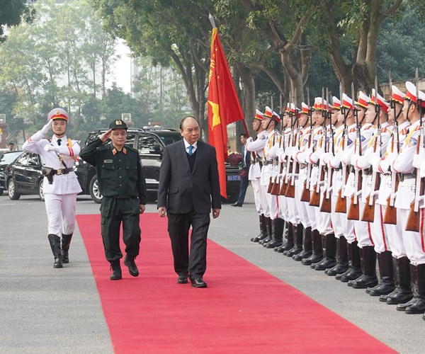 Thủ tướng kiểm tra công tác sẵn sàng chiến đấu tại Bộ Tư lệnh Cảnh sát cơ động - Anh 1