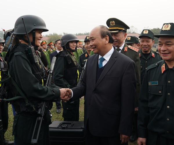 Thủ tướng kiểm tra công tác sẵn sàng chiến đấu tại Bộ Tư lệnh Cảnh sát cơ động - Anh 5