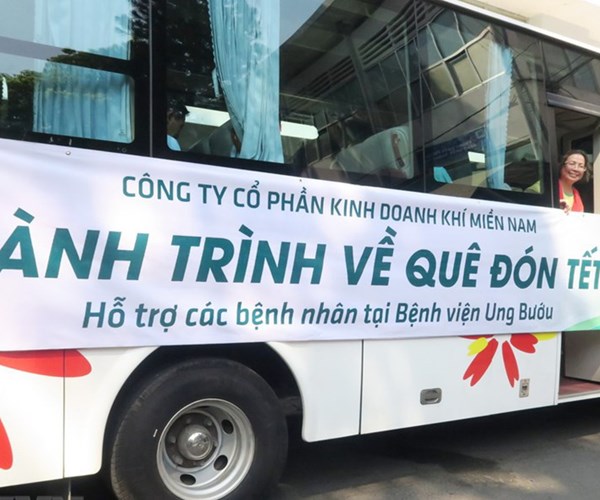 Chuyến xe yêu thương đưa bệnh nhân về quê đón Tết Canh Tý - Anh 1
