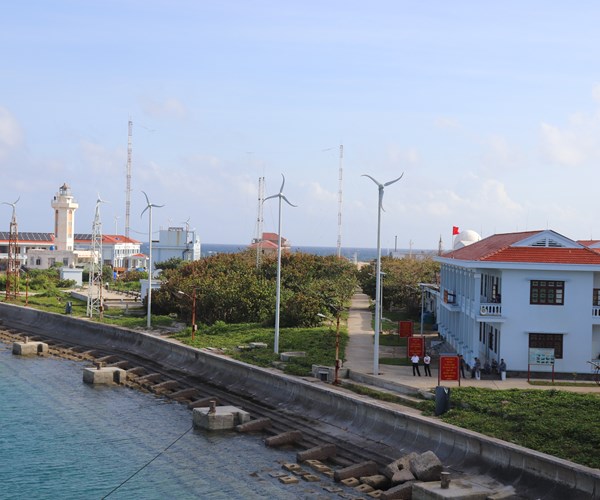 Truong Sa khong xa (Bai 2): Mam xanh, suc song Truong Sa - Anh 7