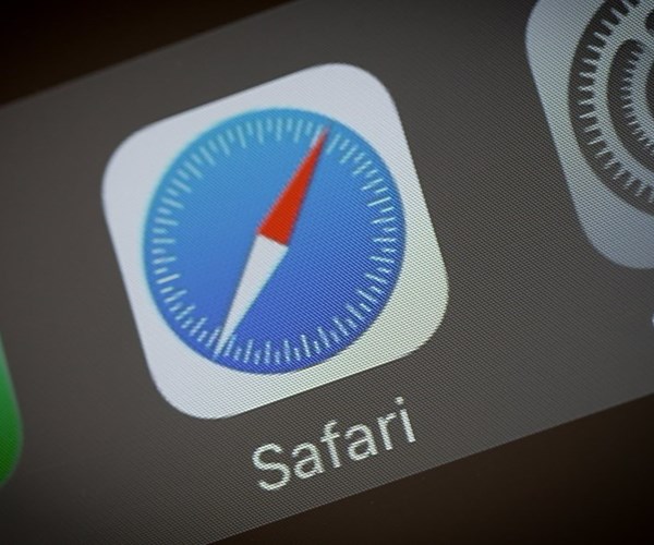 Google phát hiện lỗ hổng bảo mật trên trình duyệt web của Apple - Anh 1