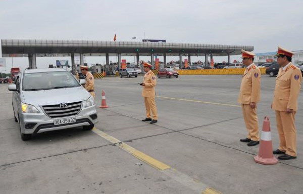 Mùng 1 Tết, 22 người chết vì TNGT, 400 trường hợp vi phạm nồng độ cồn - Anh 2