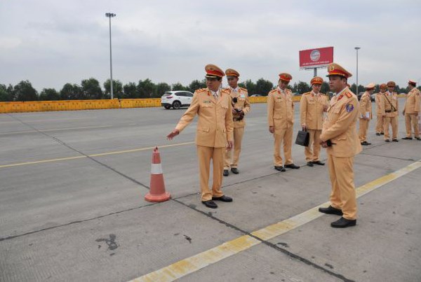 Mùng 1 Tết, 22 người chết vì TNGT, 400 trường hợp vi phạm nồng độ cồn - Anh 4
