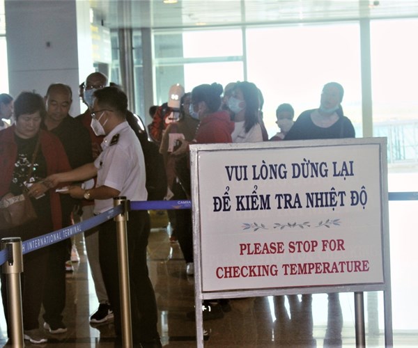 Tạm dừng đưa, đón khách du lịch tới các vùng đang có dịch - Anh 1