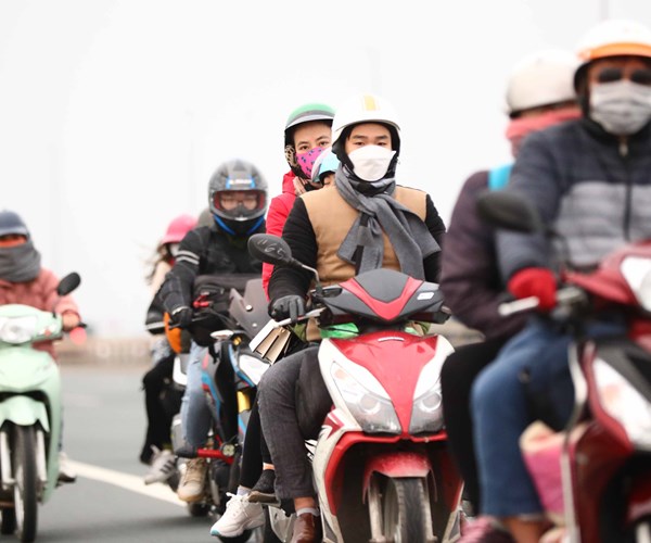 Người dân ngược xuôi về Thủ đô sau kỳ nghỉ Tết - Anh 9