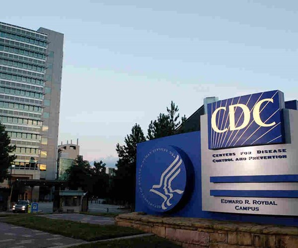 Mỹ xác nhận trường hợp đầu tiên lây virus corona từ người sang người - Anh 1