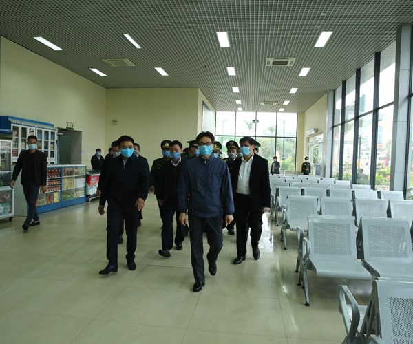 Không có chuyện qua lại biên giới ồ ạt; mọi người nhập cảnh đều được quản lý chặt chẽ - Anh 1
