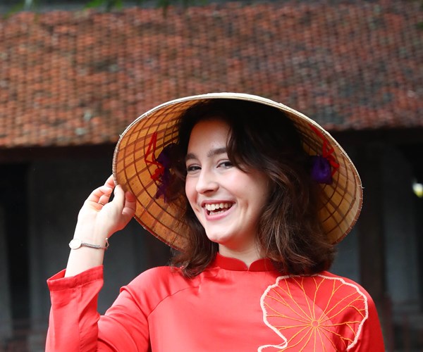 Du khach an tam tham quan cac di tich, danh thang Thu do - Anh 7