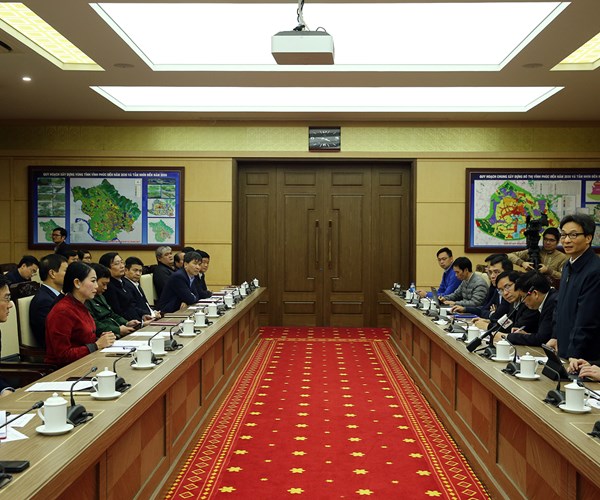 Phó Thủ tướng kiểm tra, đôn đốc công tác chống dịch tại Vĩnh Phúc - Anh 1