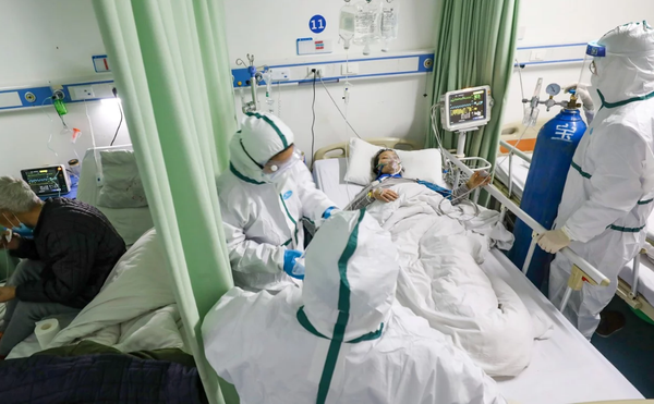 242 người chết, gần 15.000 người nhiễm virus corona tại Hồ Bắc trong ngày - Anh 1