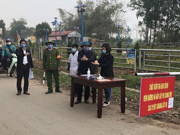 Chống dịch Covid-19: Vĩnh Phúc cách ly triệt để, kiểm soát y tế toàn bộ xã Sơn Lôi - Anh 1