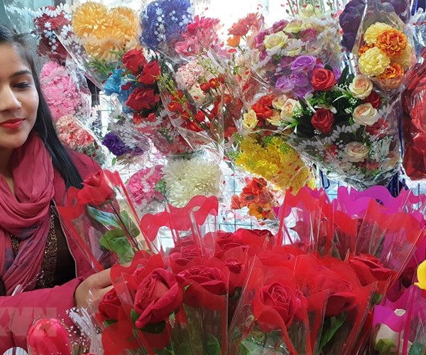 Hinh anh the gioi ngap banh va hoa chao don ngay le tinh yeu Valentine - Anh 5