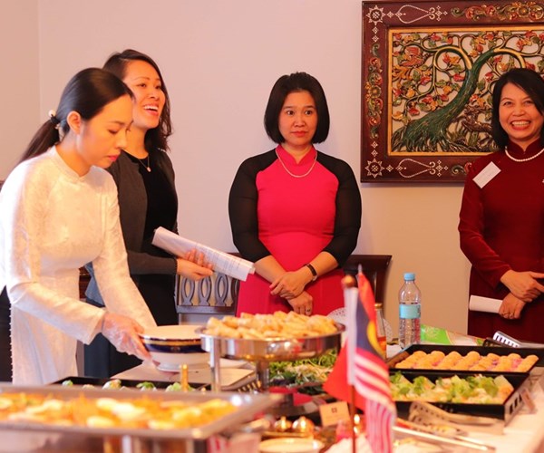 ASEAN quảng bá văn hóa tại Ukraine: Món nem rán Việt Nam gây ấn tượng - Anh 2