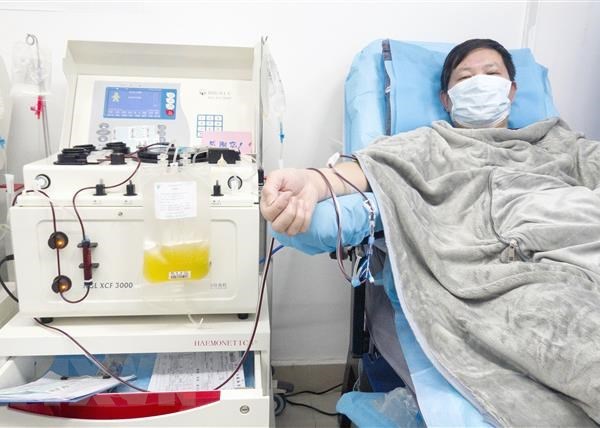 WHO công nhận truyền dịch huyết tương là cách điều trị 'có cơ sở' - Anh 1