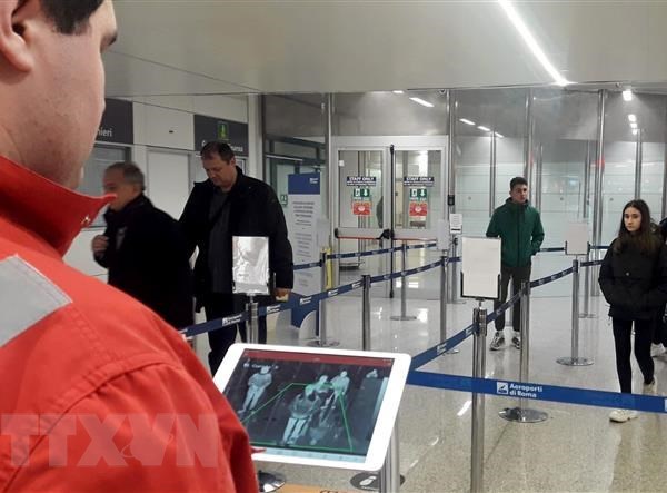 Covid-19: Italia có ca tử vong thứ 3, dừng lễ hội hóa trang ở Venice - Anh 1