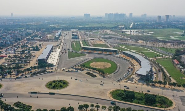 Hoàn thành 5,607km đường đua Công thức 1 Hà Nội - Anh 4