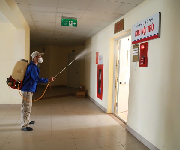 Các trường đại học vệ sinh, khử khuẩn, đón sinh viên trở lại ngày 2.3 - Anh 2