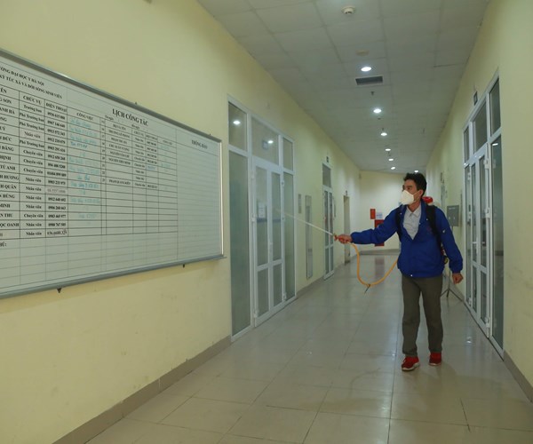 Các trường đại học vệ sinh, khử khuẩn, đón sinh viên trở lại ngày 2.3 - Anh 4