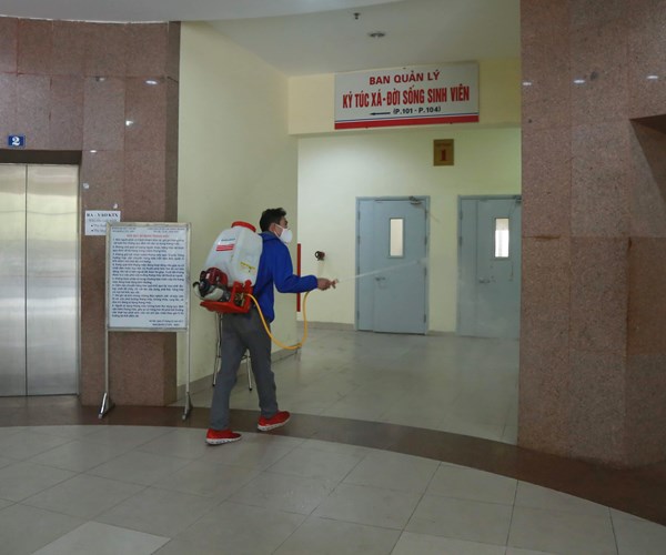 Các trường đại học vệ sinh, khử khuẩn, đón sinh viên trở lại ngày 2.3 - Anh 5