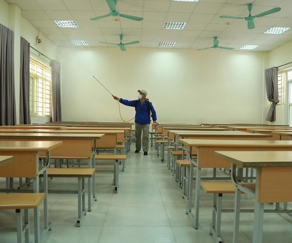 Các trường đại học vệ sinh, khử khuẩn, đón sinh viên trở lại ngày 2.3 - Anh 1