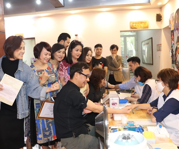 Công đoàn Bộ VHTTDL tổ chức Ngày hội hiến máu “Trao yêu thương để nhận lại” - Anh 3
