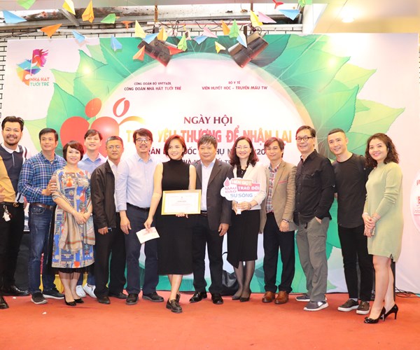 Công đoàn Bộ VHTTDL tổ chức Ngày hội hiến máu “Trao yêu thương để nhận lại” - Anh 1