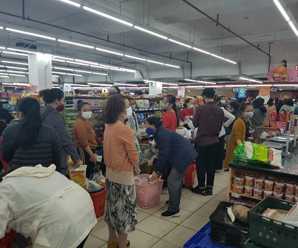 Bộ Công Thương yêu cầu tăng cường nguồn cung các mặt hàng thiết yếu - Anh 1
