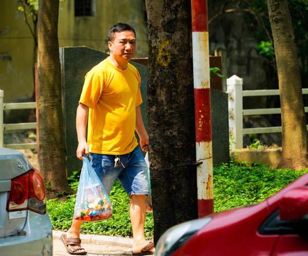 Khu cach ly Truc Bach sau 2 ngay cong bo ca nhiem Covid-19 - Anh 11