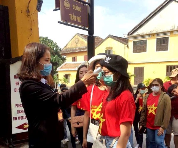 Nhiều trung tâm du lịch lớn của Việt Nam có khách nhiễm dịch Covid-19 - Anh 2