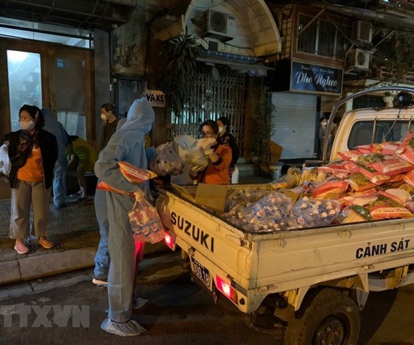 Ấm áp tình người giữa đại dịch Covid-19 - Anh 2