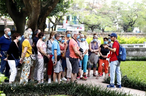 Thủ tướng Chính phủ chỉ đạo: Chấn chỉnh và xử lý nghiêm mọi hành vi kỳ thị, từ chối phục vụ khách nước ngoài - Anh 1