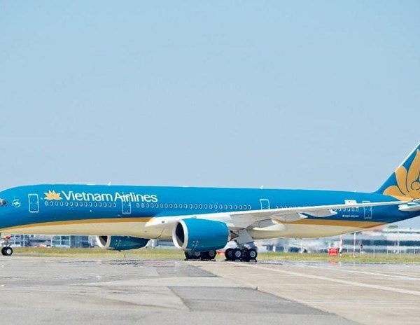 Vietnam Airlines tạm dừng khai thác tất cả các đường bay quốc tế - Anh 1