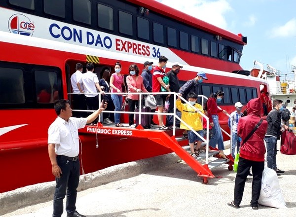 Các địa phương tiếp tục tạm dừng đón khách để phòng, chống dịch Covid-19 - Anh 1