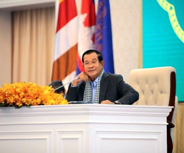 Campuchia cân nhắc áp dụng tình trạng khẩn cấp quốc gia vì Covid-19 - Anh 1