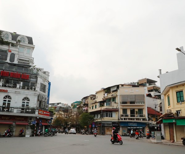 Ha Noi: Cac ho kinh doanh ung ho quyet dinh tam dung hoat dong - Anh 10