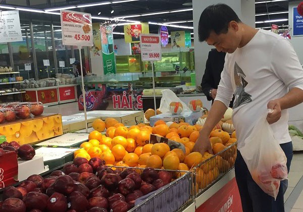 Thực hiện Chỉ thị cách ly: Hãy là người tiêu dùng thông thái - Anh 1
