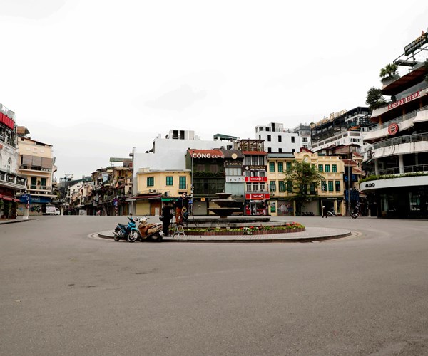 Hà Nội nghiêm túc thực hiện cách ly toàn xã hội phòng, chống Covid-19 - Anh 1