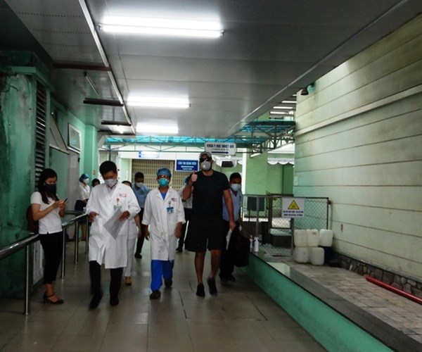 Bệnh nhân người Mỹ xuất viện: “Tôi ấn tượng hệ thống y tế của Việt Nam!