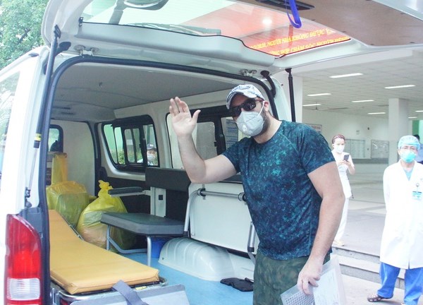 Bệnh nhân người Mỹ xuất viện: “Tôi ấn tượng hệ thống y tế của Việt Nam!