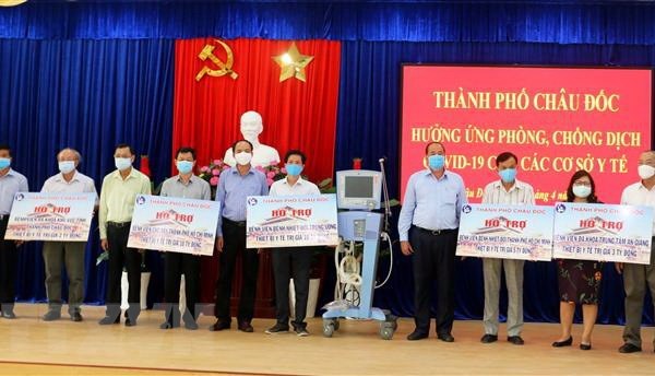 An Giang tặng 30 máy thở trị giá 30 tỉ đồng cho bệnh viện tuyến đầu - Anh 1