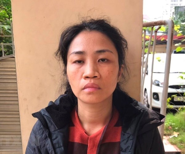 Khởi tố đối tượng không đo thân nhiệt, giật khẩu trang, tát cảnh sát - Anh 1
