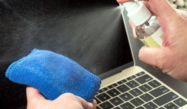 Mẹo làm sạch máy tính trong nháy mắt đánh bay Covid-19 - Anh 1