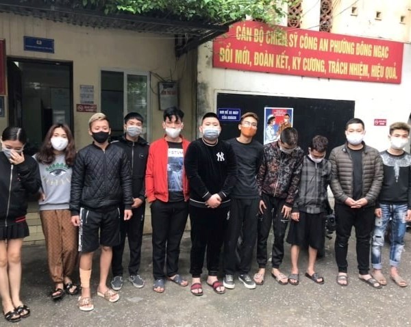 Bất chấp dịch Covid-19, 11 thanh niên nam nữ vẫn tụ tập để dùng ma túy - Anh 1